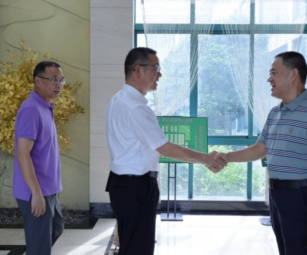 嘉兴市秀洲区委书记徐鸣阳辅导一行光临调研