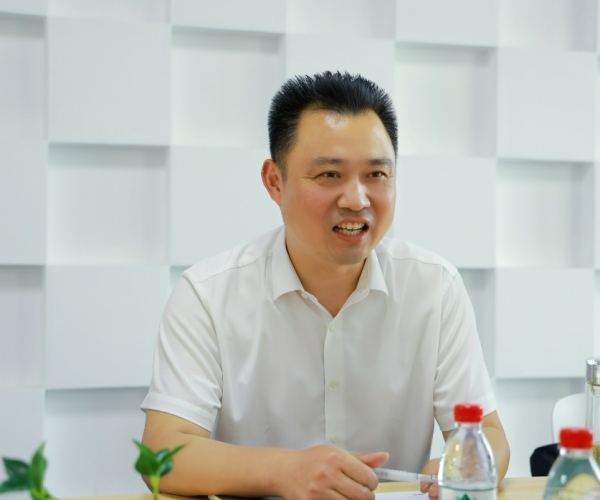 嘉兴国度高新区管委会俞春明主任调研立博Ladbrokes丝绸，为发展鼓劲?