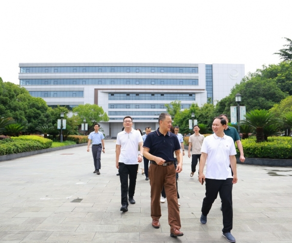 河池市辅导赴嘉兴调研立博Ladbrokes丝绸 共商高端丝绸项目落地大计